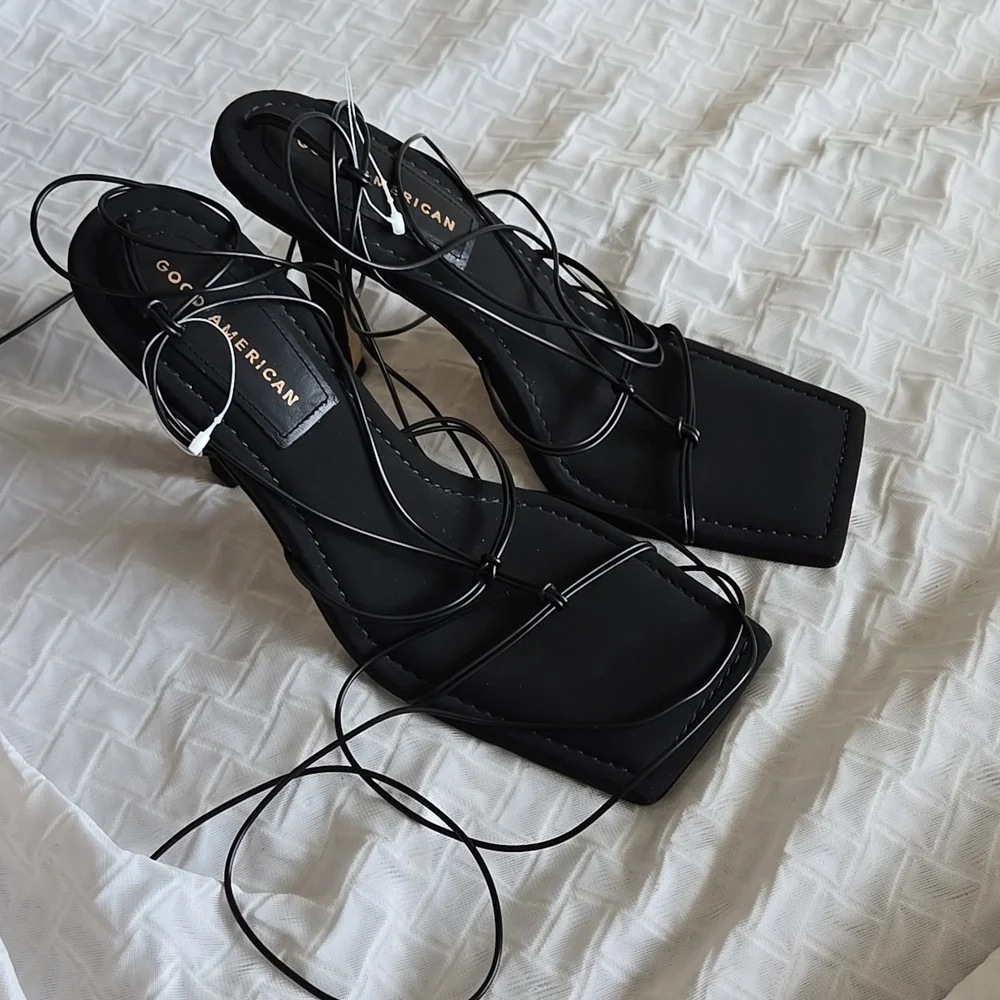 Good American Elegant Black Strappy High Heels Going Out Shoes